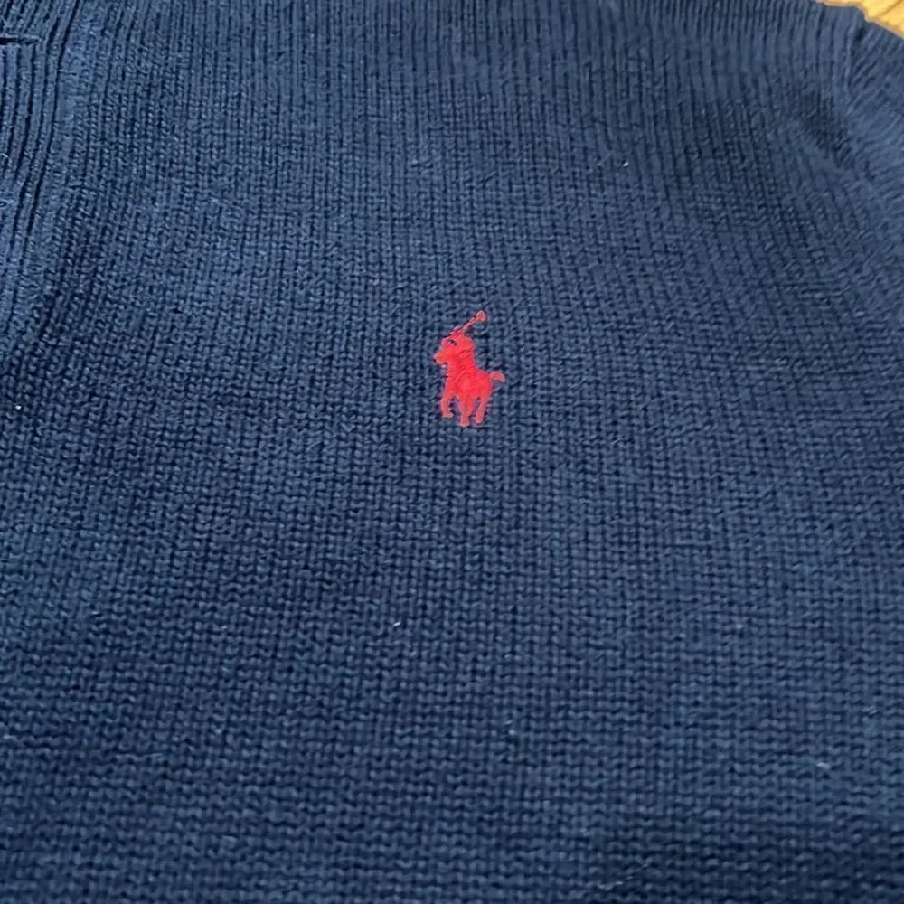 𝅺POLO Ralph Lauren 1/4 button up sweater size medium.